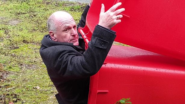 2 Wheelie_bins_homeless_people_TRIANGLENEWS_9JPG